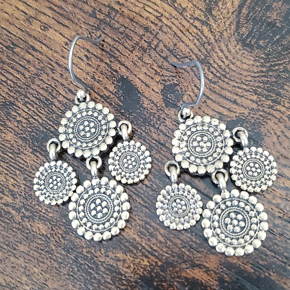 Gold earnings - Picture 1 of 2